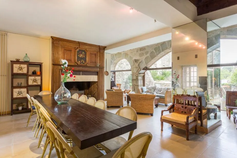 Indoor dining room